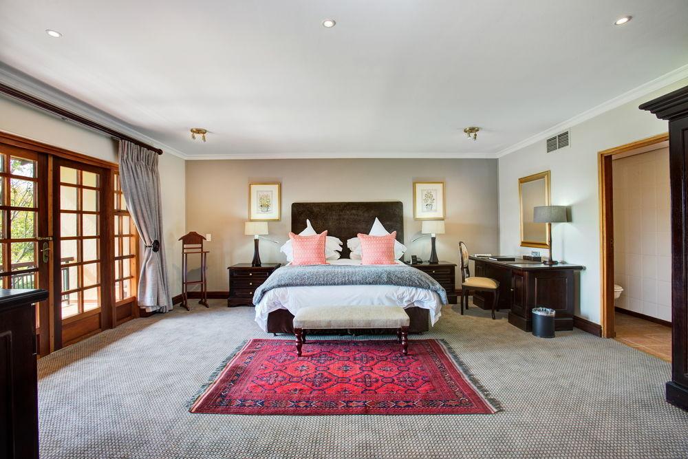Irene Country Lodge, Autograph Collection Centurion Exterior foto A bedroom at the Oyster Box