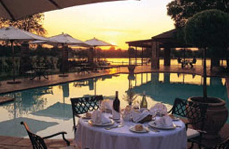 Irene Country Lodge, Autograph Collection Centurion Exterior foto Sunset at the pool